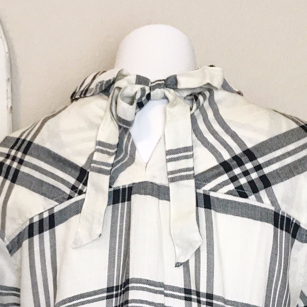 ❌SOLD❌ Hatley | Cream Black Plaid Button Down L - Picture 5 of 10